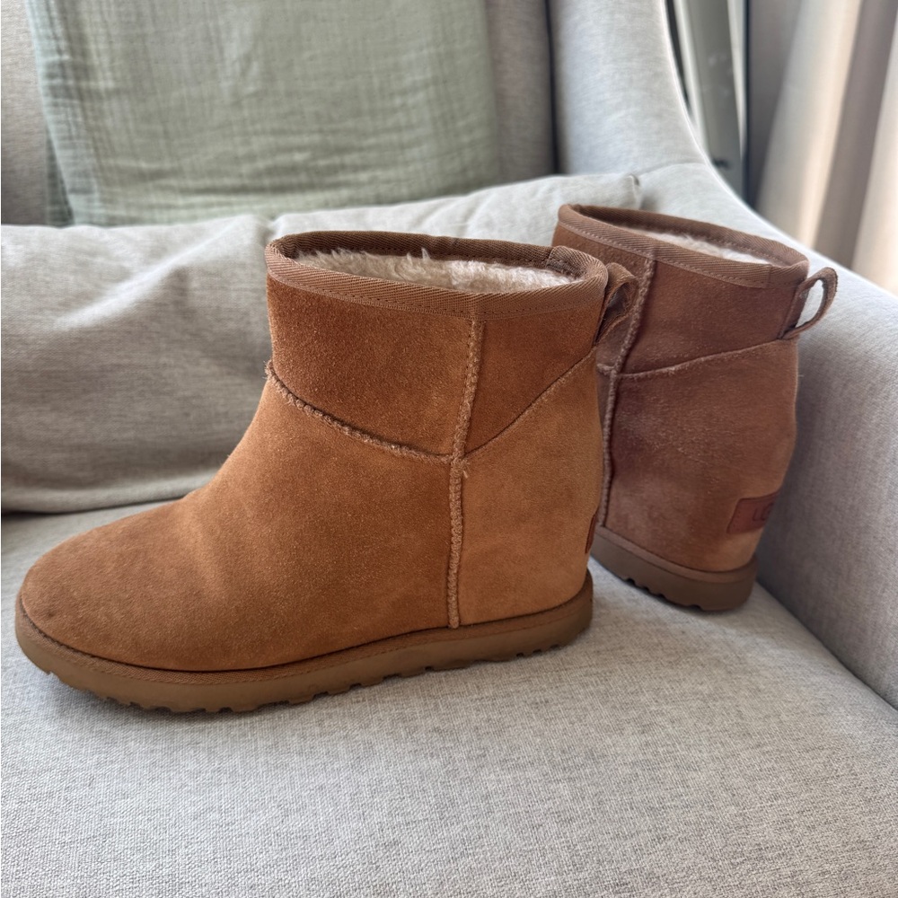 UGG Femme Mini Boots, wedges - Chestnut